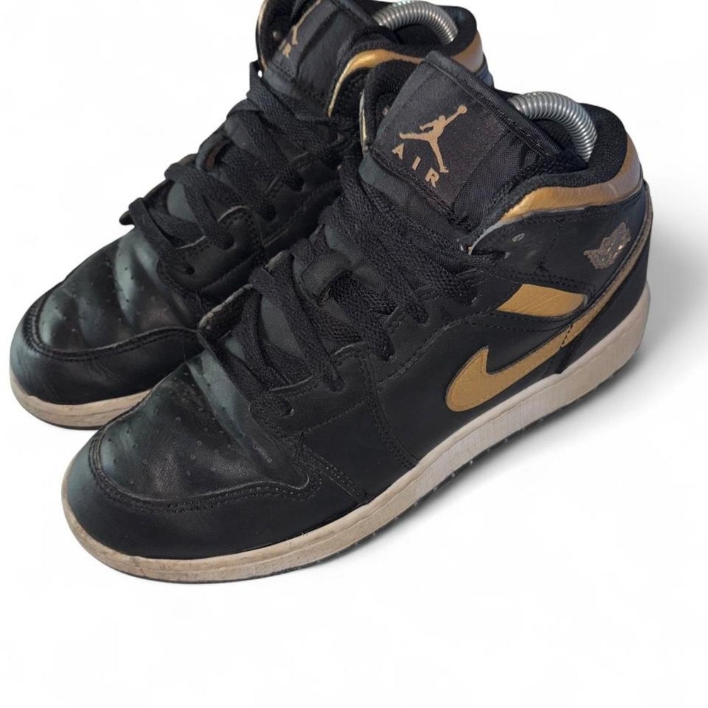 Jordan 1 Mid Black Gold sneakers size US 7Y